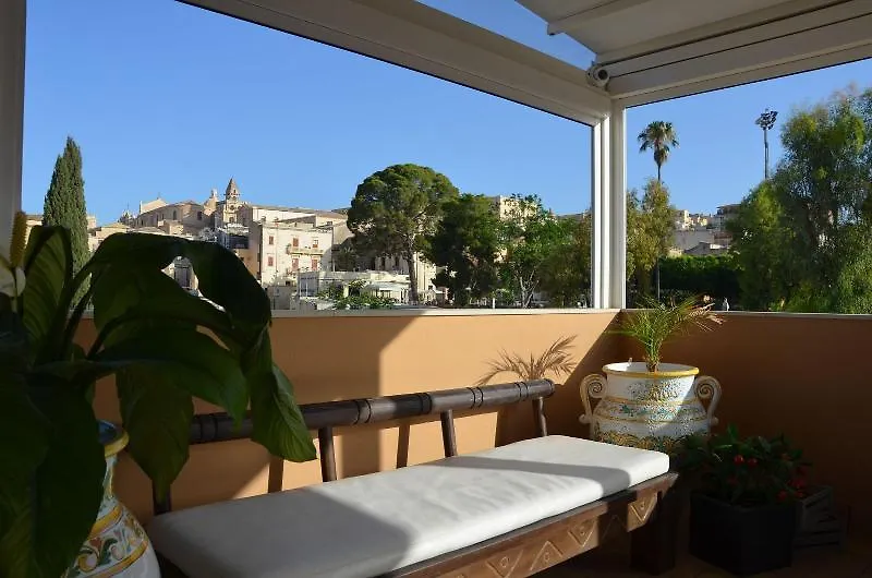 Hotel Flora Noto 3*,