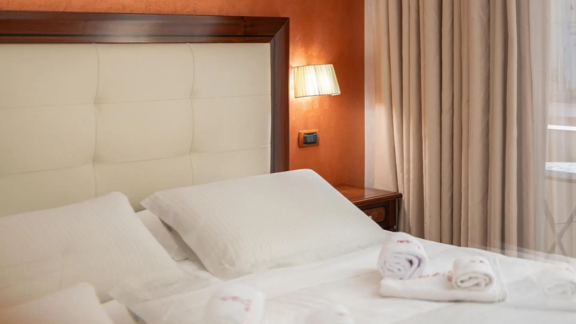 Hotel Flora Noto 3*,  Italy