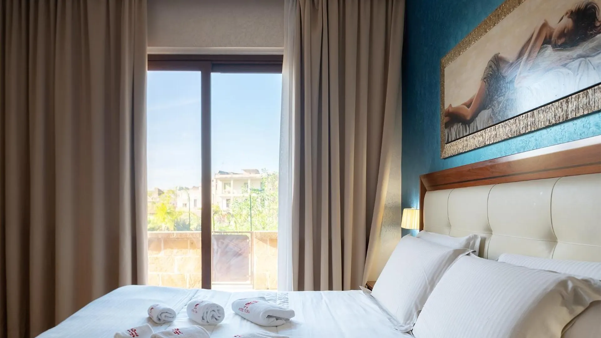 Hotel Flora contacts
